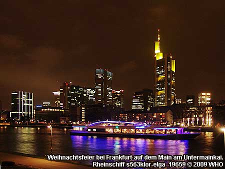 Weihnachtsfeier bei Frankfurt auf dem Main und Hochhuser am Untermainkai.